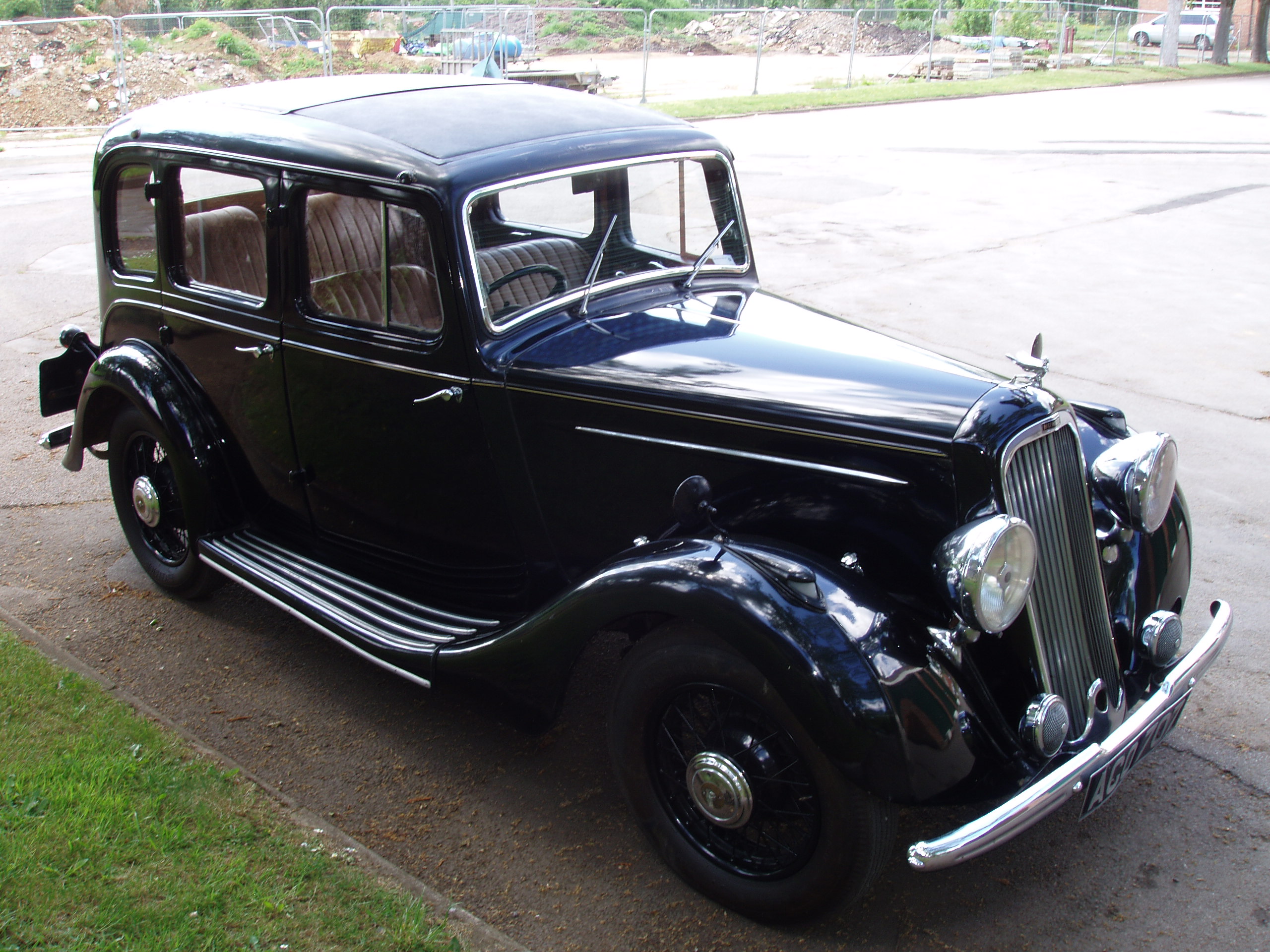 Humber 12 Saloon